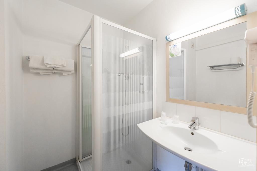 Hotel First רודז מראה חיצוני תמונה