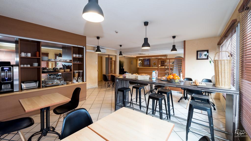 Hotel First רודז מראה חיצוני תמונה