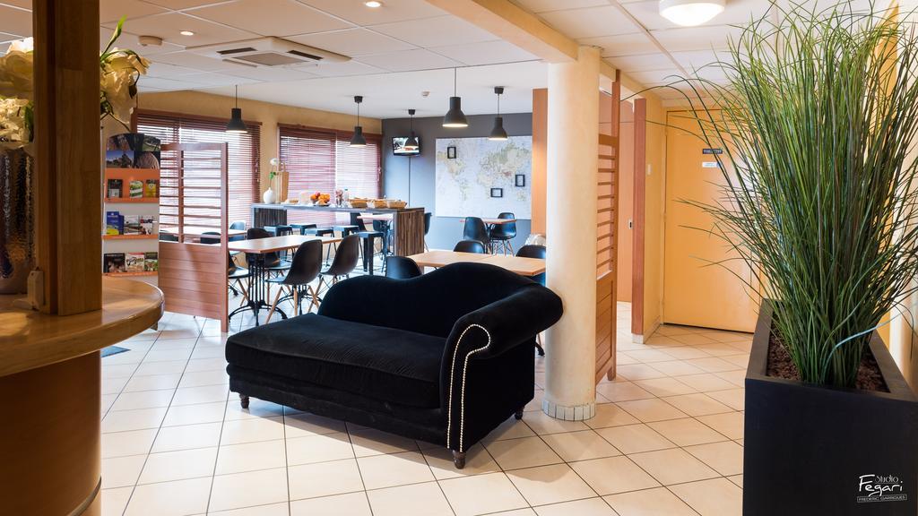 Hotel First רודז מראה חיצוני תמונה
